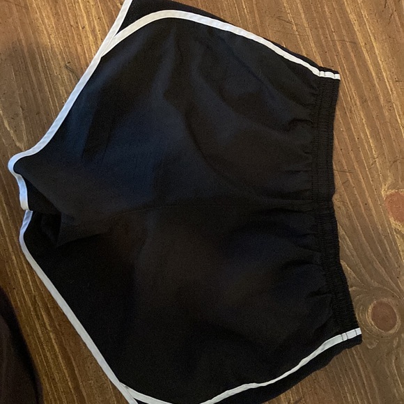 Nike running shorts, Woman’s small, brand new they didn’t fit - Picture 4 of 4